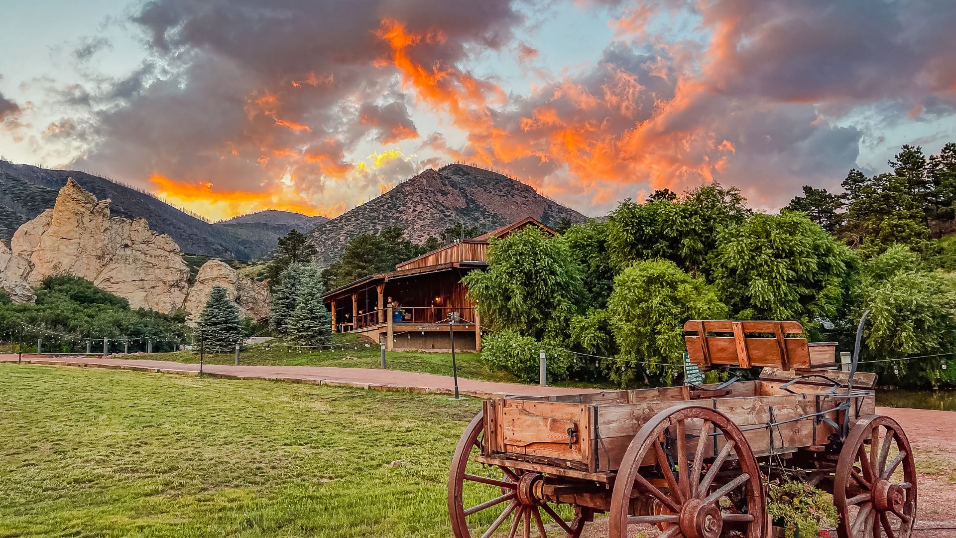 Flying W Ranch - Sunset at the Ranch 16x9